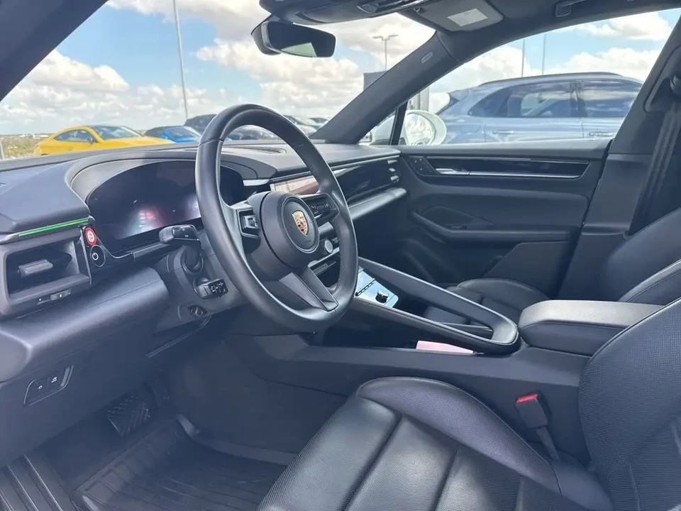 2024 Porsche Macan Electric - Image 5 of 9
