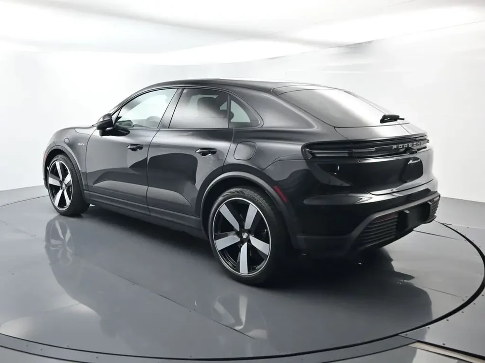 2024 Porsche Macan Electric - Image 3 of 8