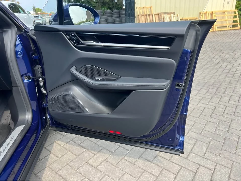 2024 Porsche Macan Electric - Image 13 of 18