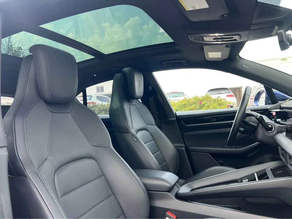 2024 Porsche Macan Electric - Image 15 of 18