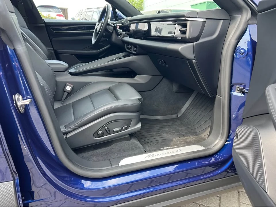 2024 Porsche Macan Electric - Image 14 of 18