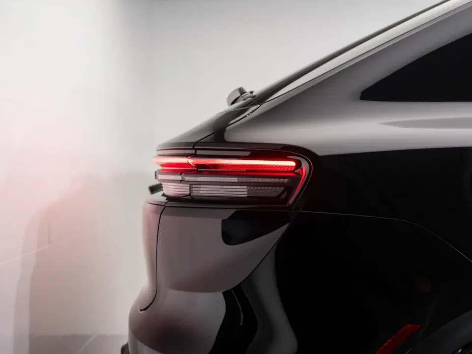 2024 Porsche Macan Electric - Image 13 of 20
