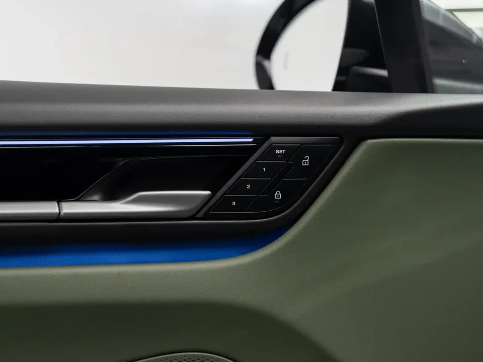 2024 Porsche Macan Electric - Image 18 of 20