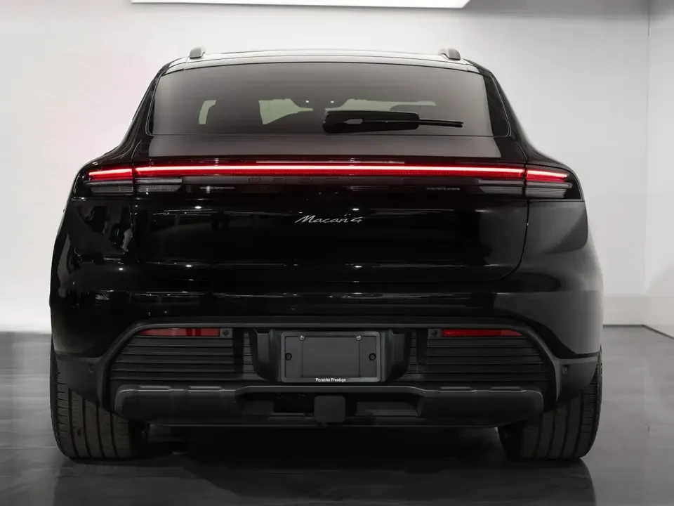 2024 Porsche Macan Electric - Image 8 of 20