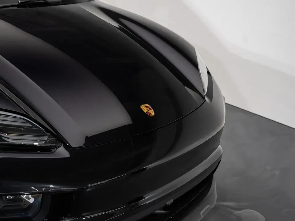 2024 Porsche Macan Electric - Image 10 of 20