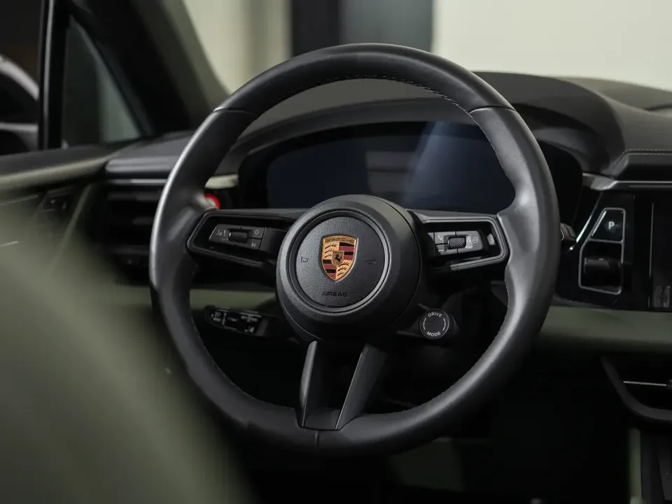 2024 Porsche Macan Electric - Image 16 of 20