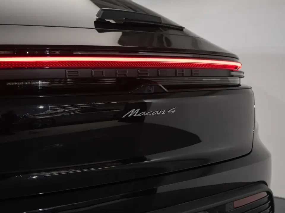 2024 Porsche Macan Electric - Image 12 of 20