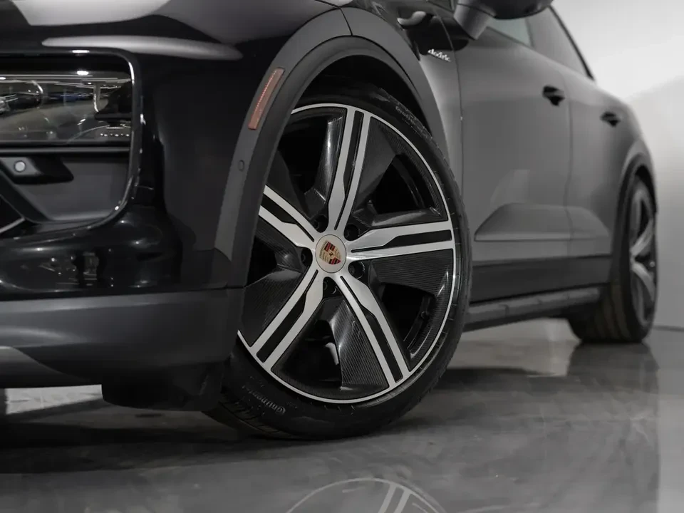 2024 Porsche Macan Electric - Image 11 of 20