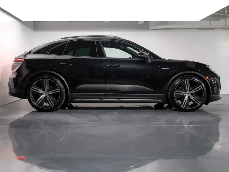 2024 Porsche Macan Electric - Image 4 of 20