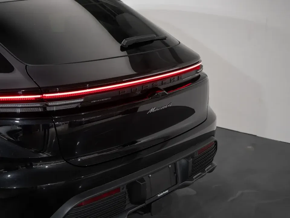 2024 Porsche Macan Electric - Image 9 of 20