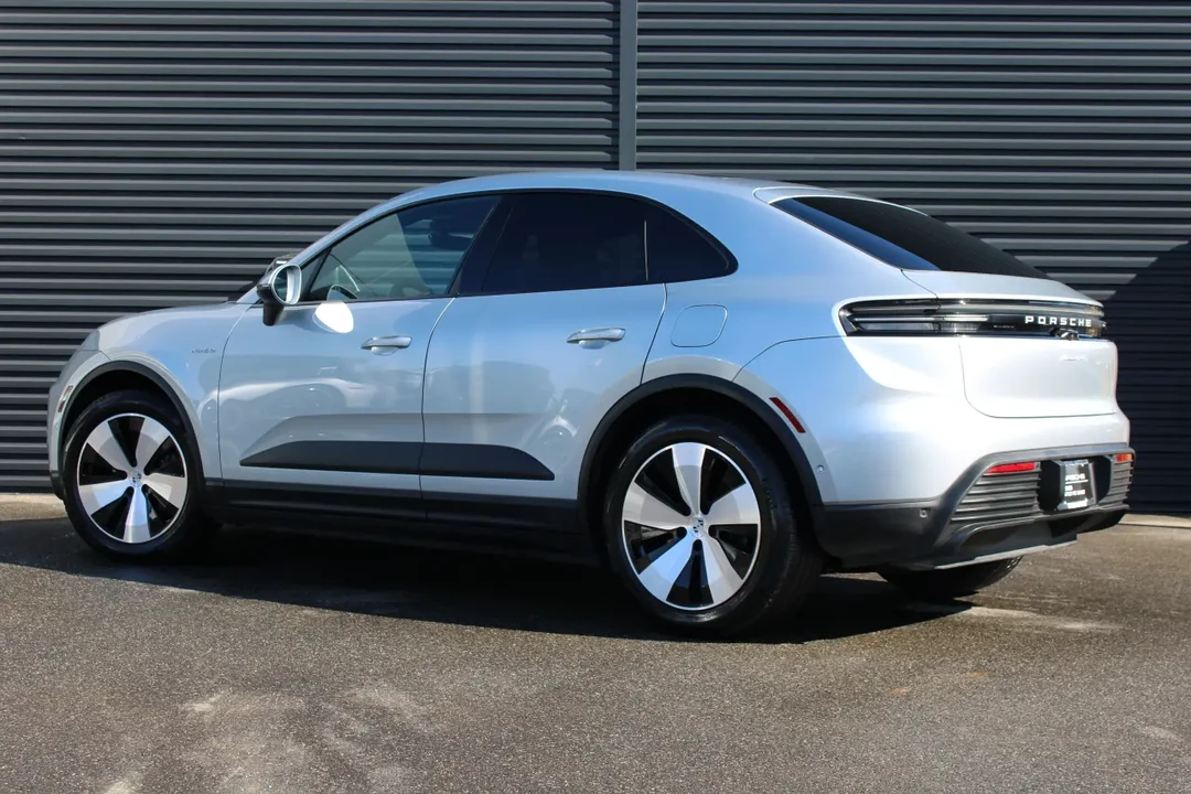 2024 Porsche Macan Electric - Image 3 of 6