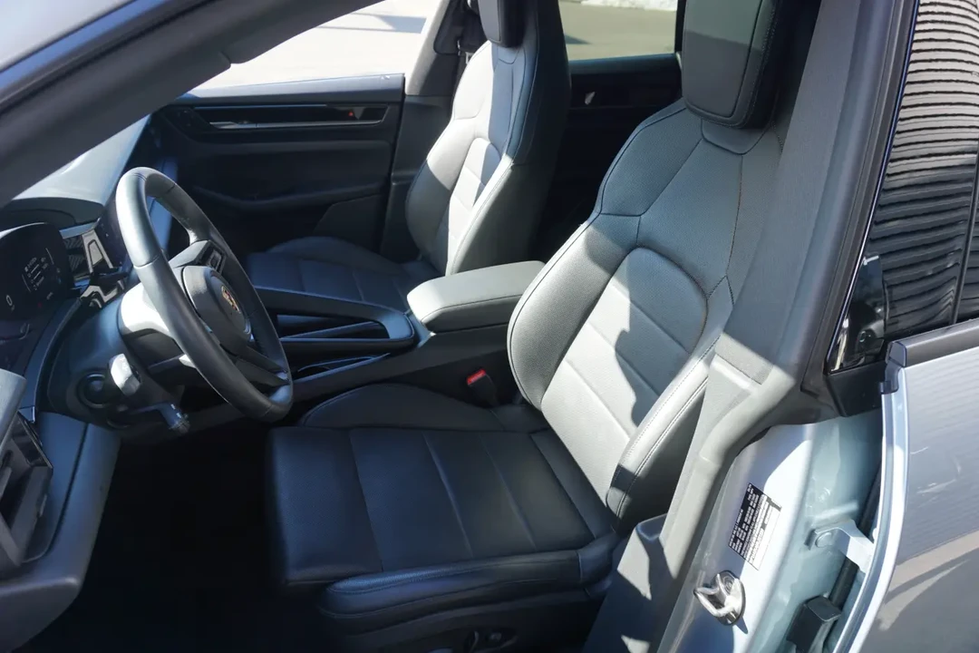2024 Porsche Macan Electric - Image 4 of 6