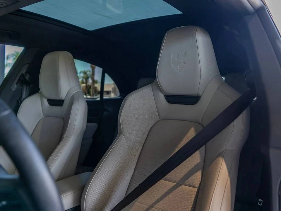 2024 Porsche Macan Electric - Image 4 of 5