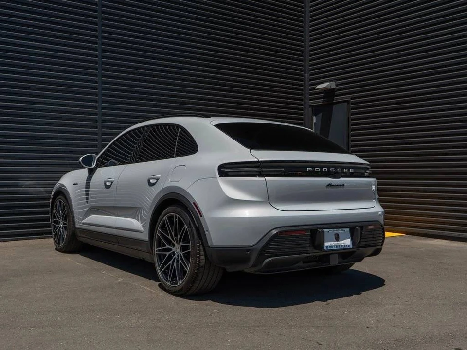 2024 Porsche Macan Electric - Image 3 of 5