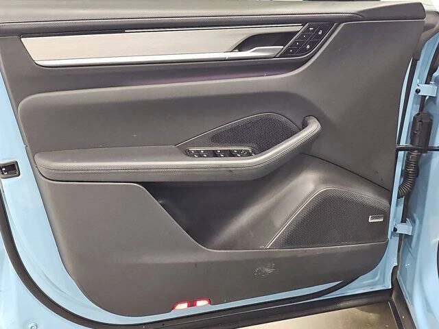 2024 Porsche Macan Electric - Image 9 of 24