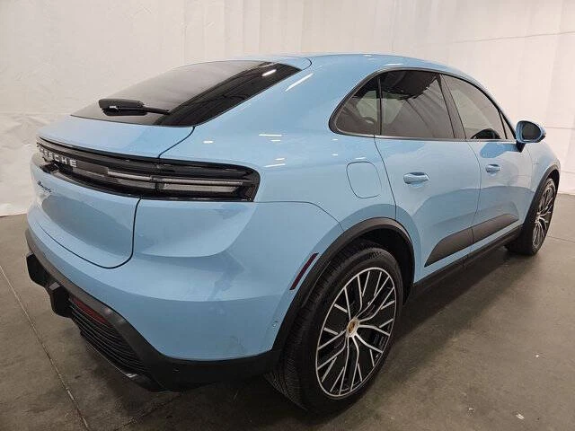 2024 Porsche Macan Electric - Image 4 of 24