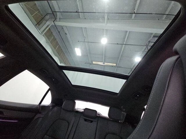 2024 Porsche Macan Electric - Image 13 of 24
