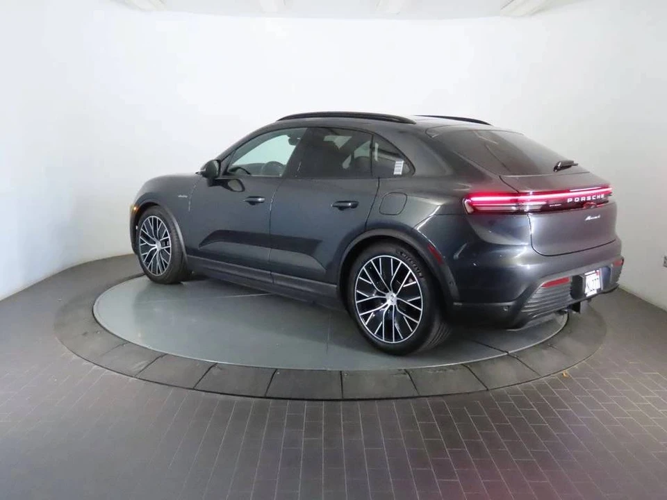 2024 Porsche Macan Electric - Image 3 of 5