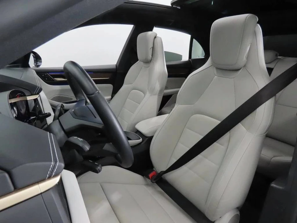 2024 Porsche Macan Electric - Image 5 of 5