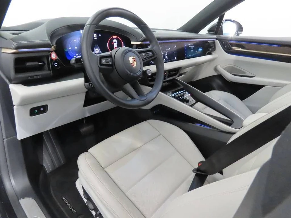 2024 Porsche Macan Electric - Image 4 of 5