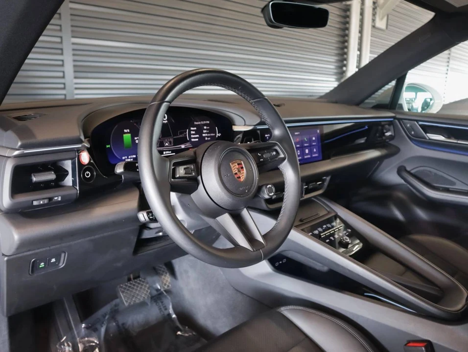 2024 Porsche Macan Electric - Image 4 of 5