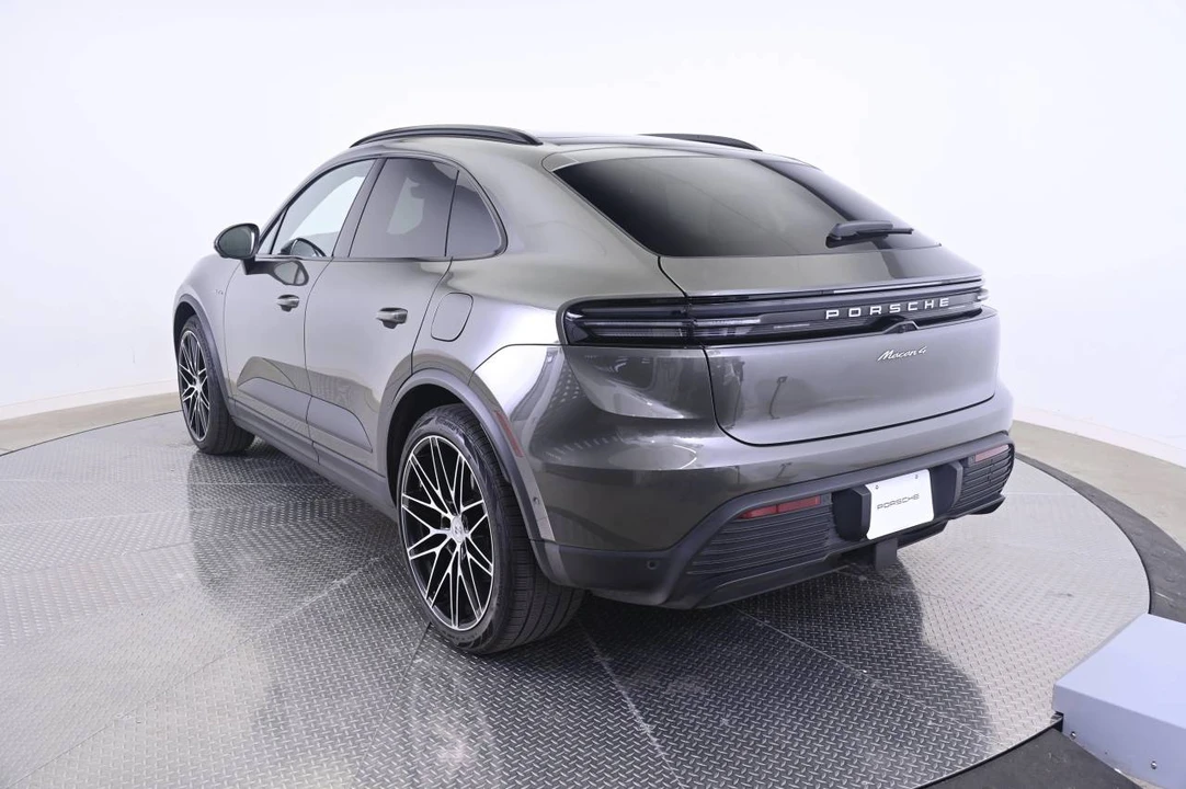 2024 Porsche Macan Electric - Image 3 of 5