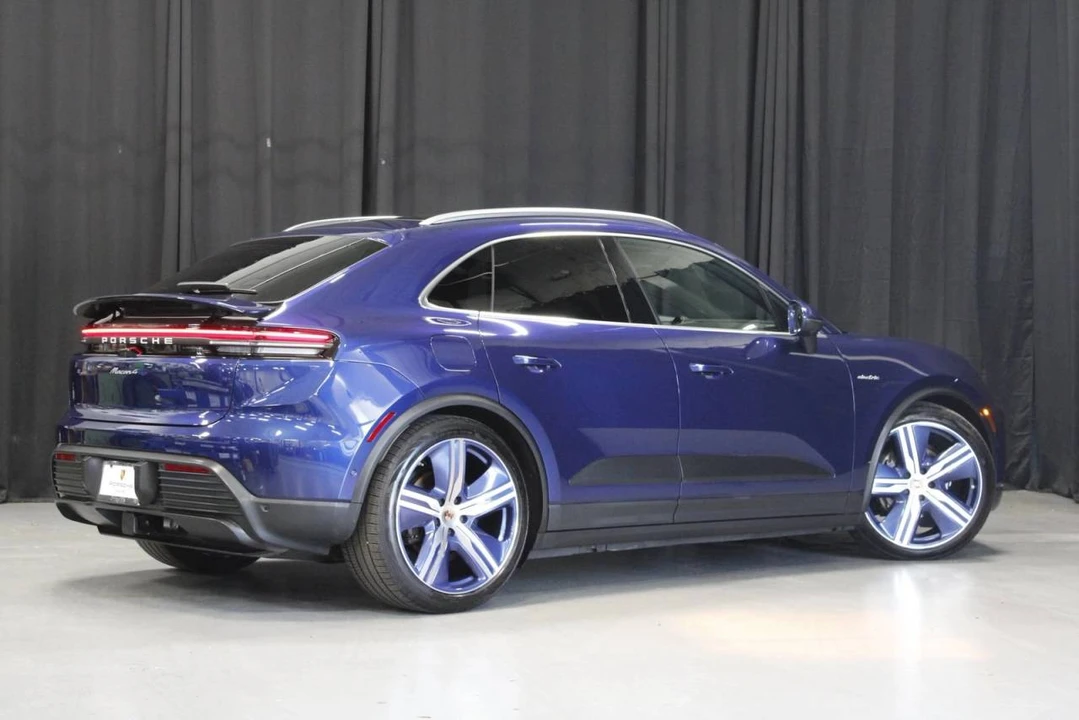 2024 Porsche Macan Electric - Image 5 of 5