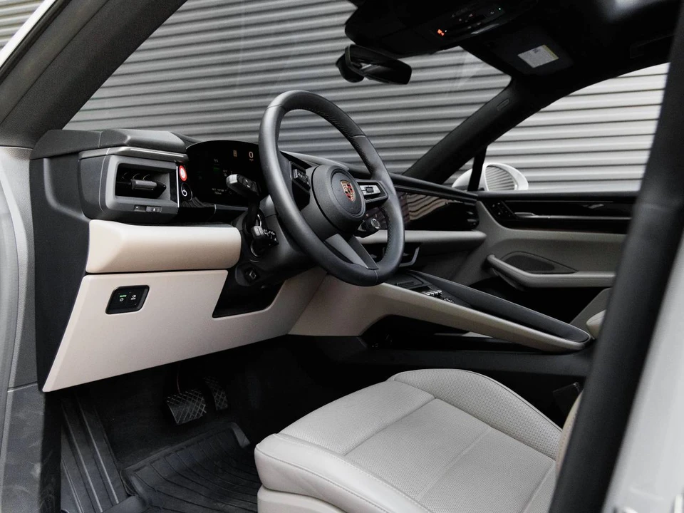 2024 Porsche Macan Electric - Image 4 of 5