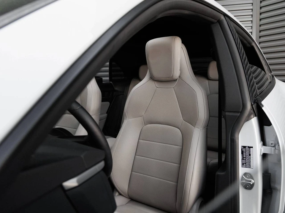 2024 Porsche Macan Electric - Image 5 of 5