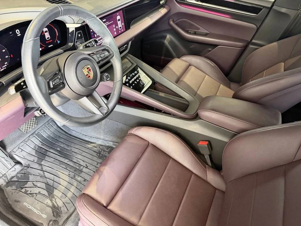 2024 Porsche Macan Electric - Image 4 of 5