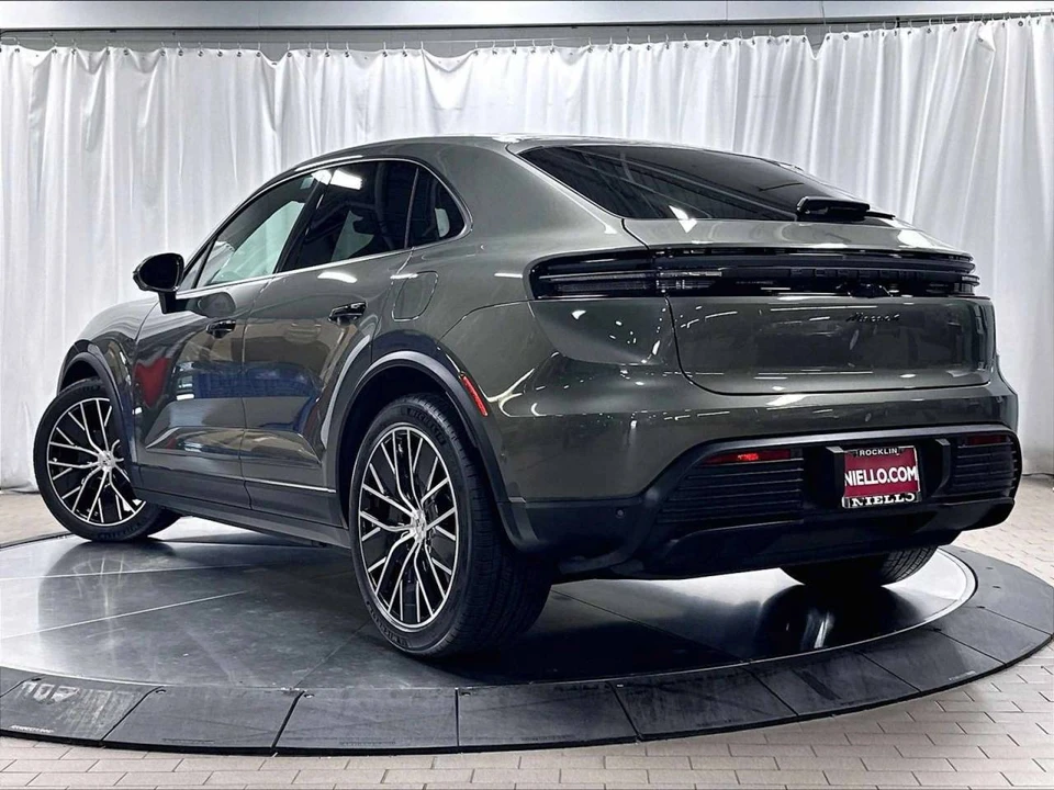 2024 Porsche Macan Electric - Image 3 of 5
