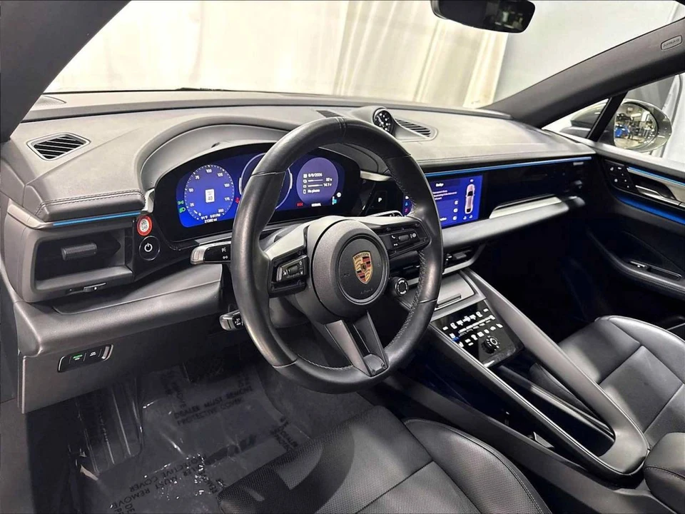 2024 Porsche Macan Electric - Image 4 of 5