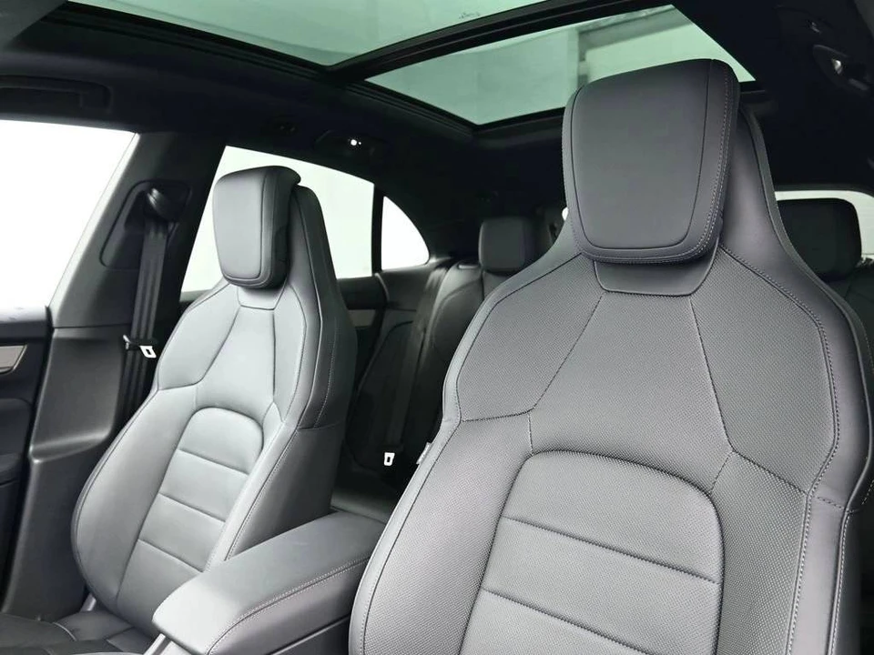 2024 Porsche Macan Electric - Image 5 of 5