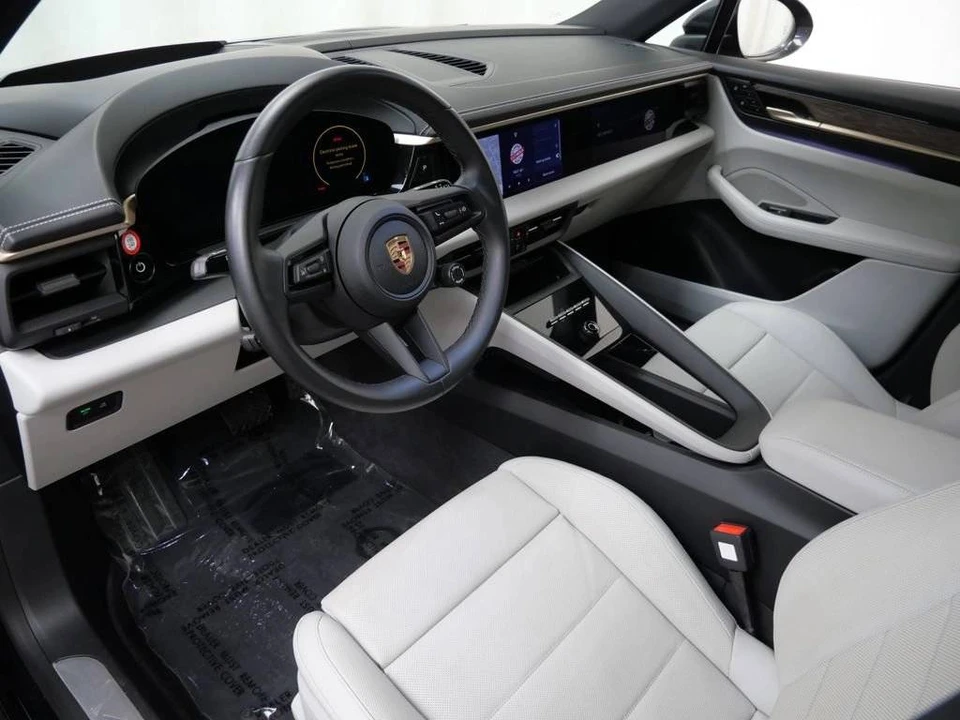2024 Porsche Macan Electric - Image 4 of 5