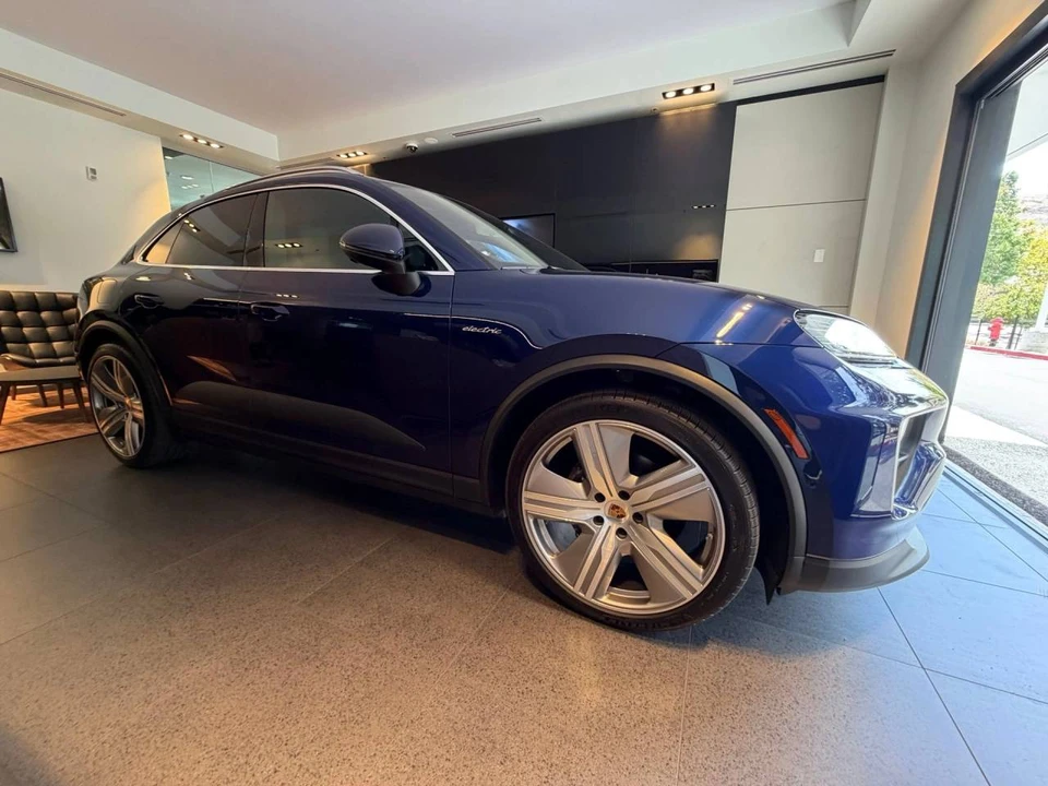 2024 Porsche Macan Electric - Image 4 of 4