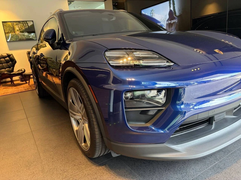 2024 Porsche Macan Electric - Image 3 of 4