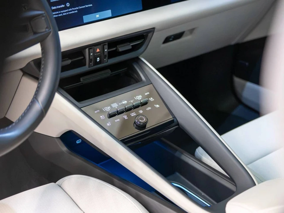 2024 Porsche Macan Electric - Image 3 of 4