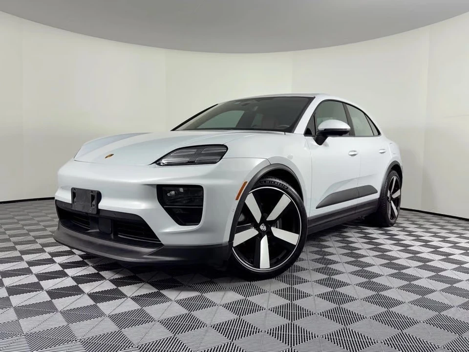 2024 Porsche Macan - Image 4 of 30