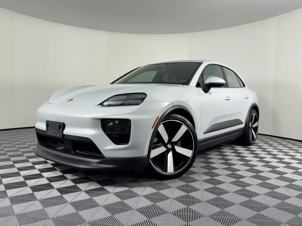 2024 Porsche Macan - Image 7 of 30