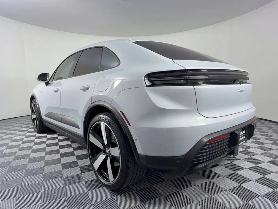 2024 Porsche Macan Electric - Image 3 of 4