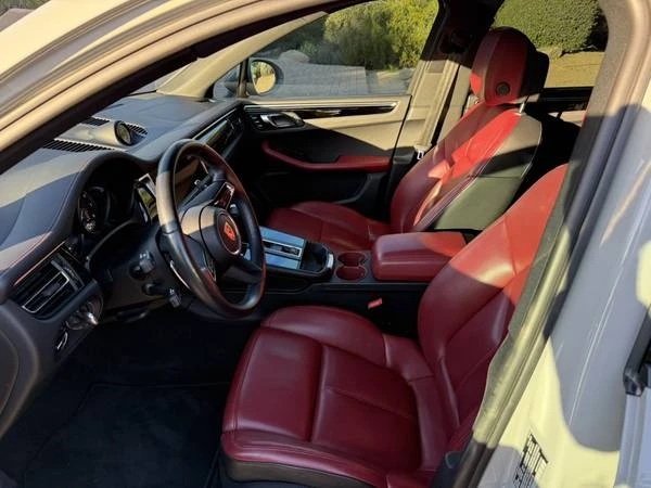 2024 Porsche Macan - Image 9 of 17