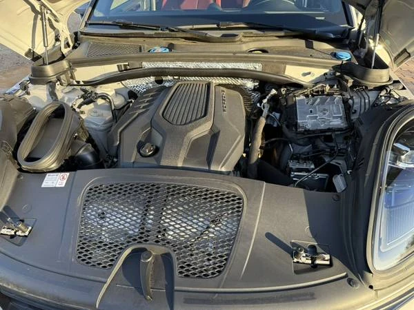 2024 Porsche Macan - Image 17 of 17