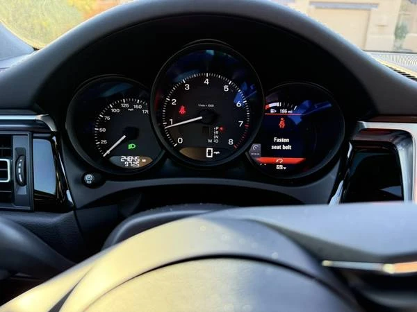 2024 Porsche Macan - Image 11 of 17