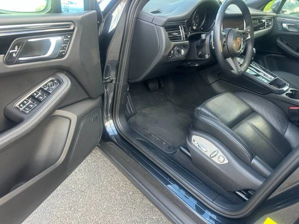 2024 Porsche Macan - Image 10 of 17