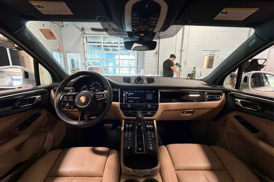 2024 Porsche Macan - Image 19 of 20