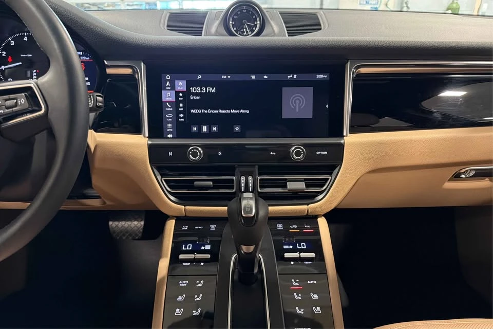 2024 Porsche Macan - Image 14 of 20