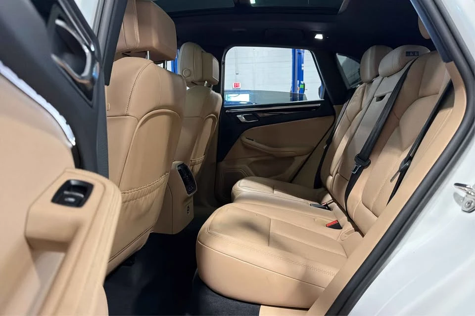 2024 Porsche Macan - Image 12 of 20
