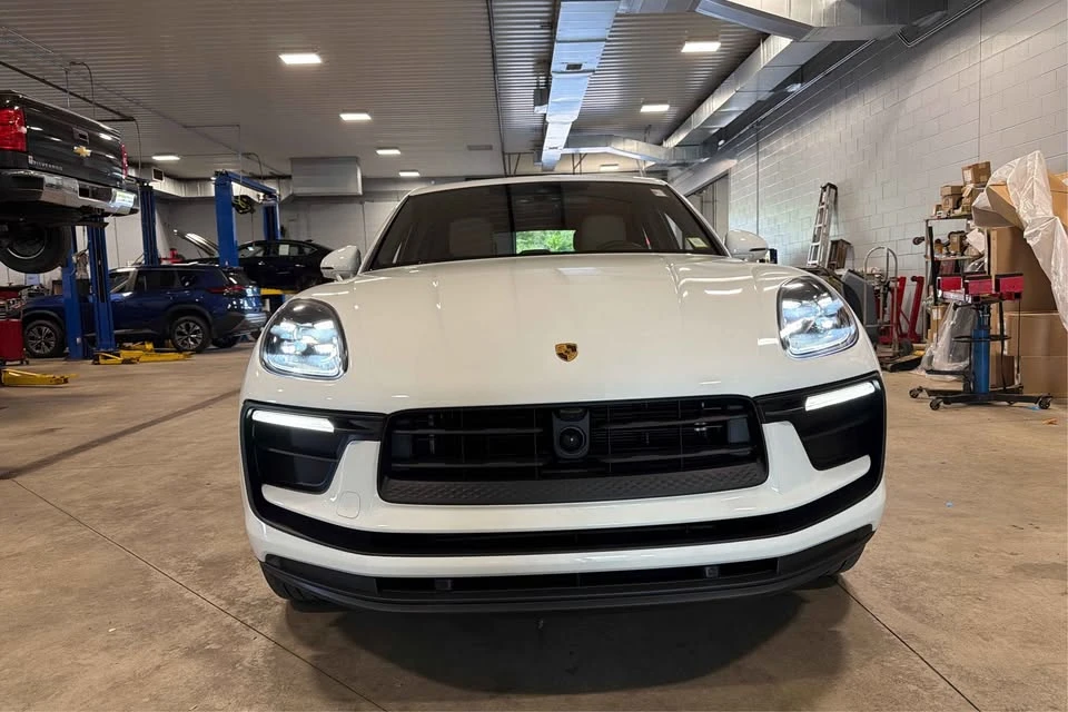 2024 Porsche Macan - Image 2 of 20