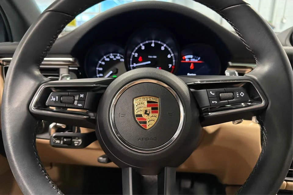 2024 Porsche Macan - Image 13 of 20