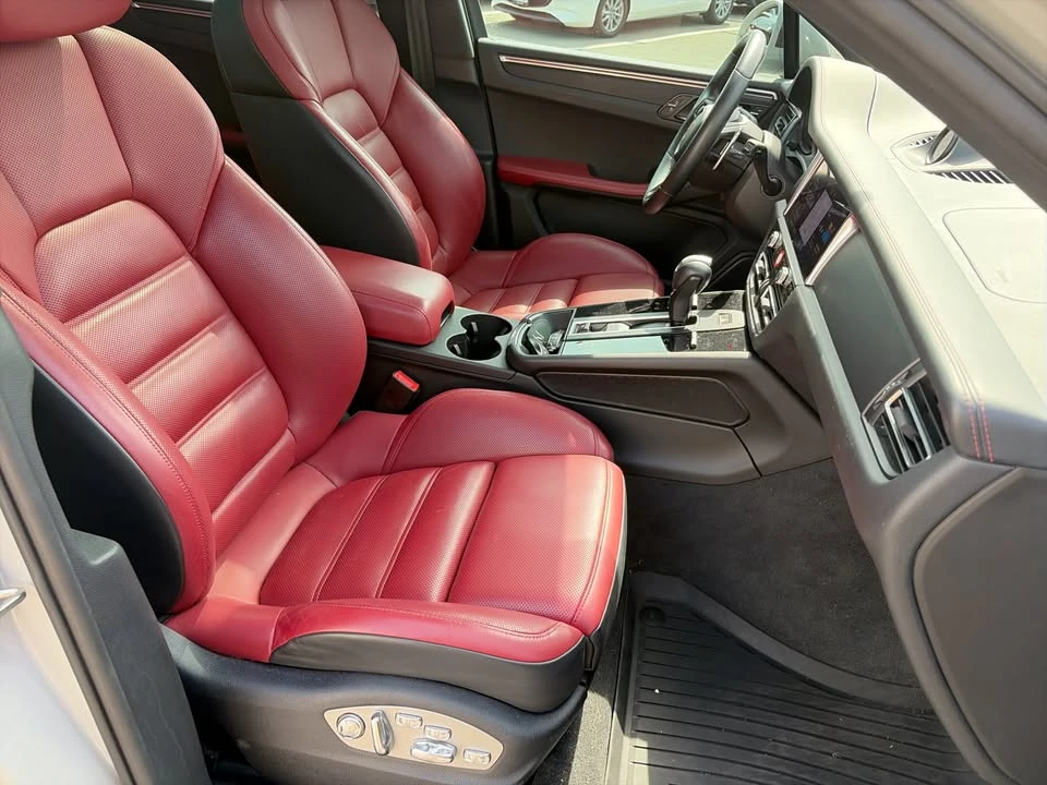 2024 Porsche Macan - Image 14 of 15